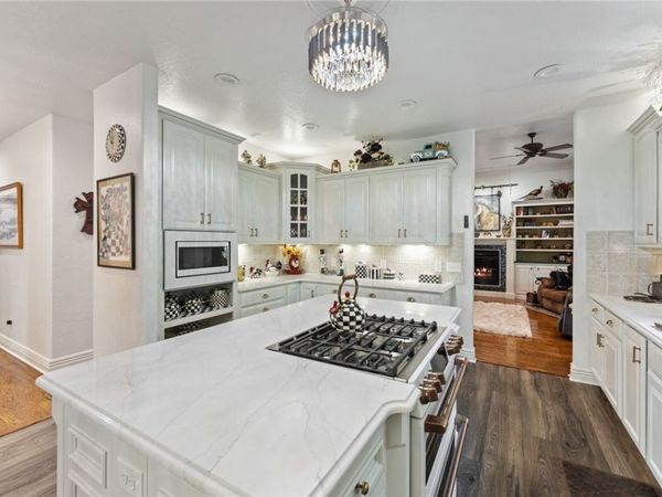 16 Berrydale Lane, Bella Vista, AR 72715