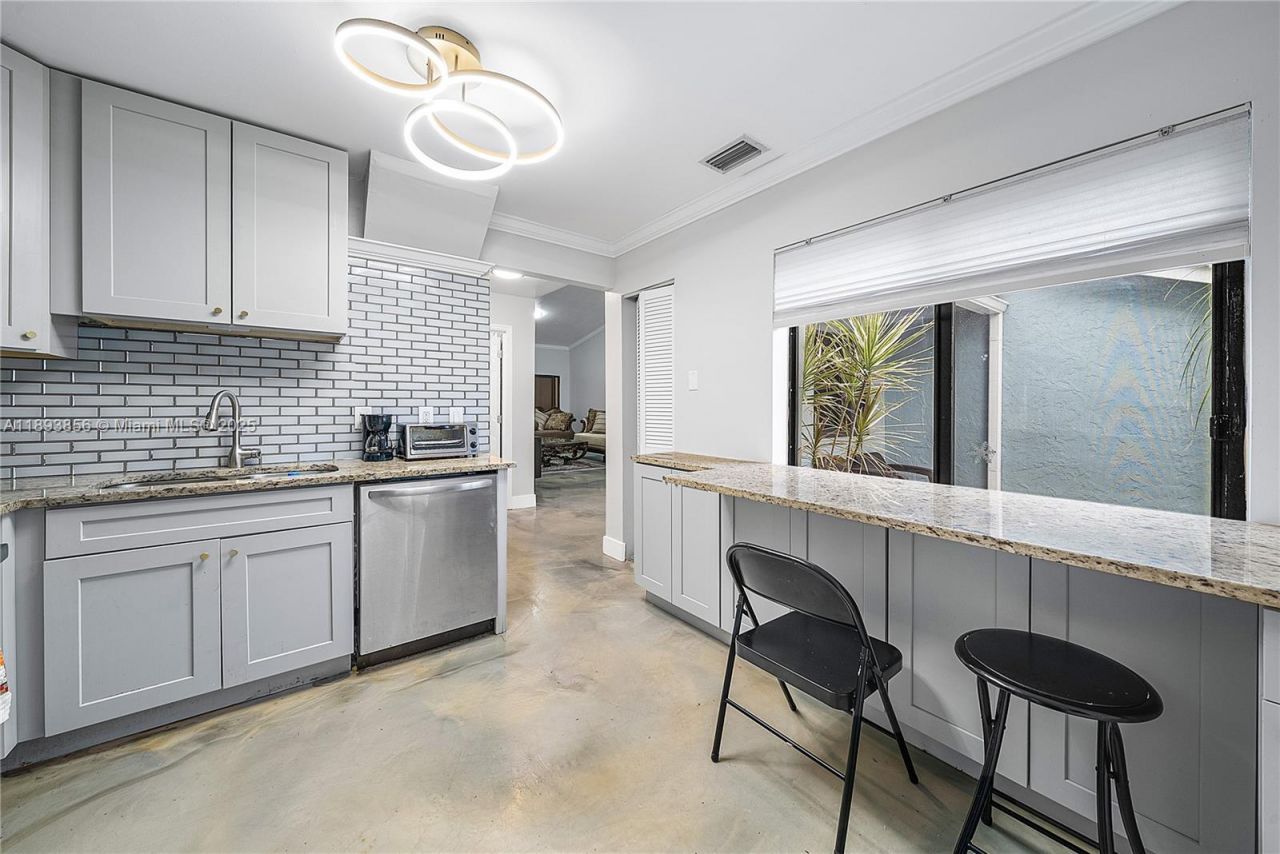 3875 Island Club W, Lantana, FL 33462 Photo
