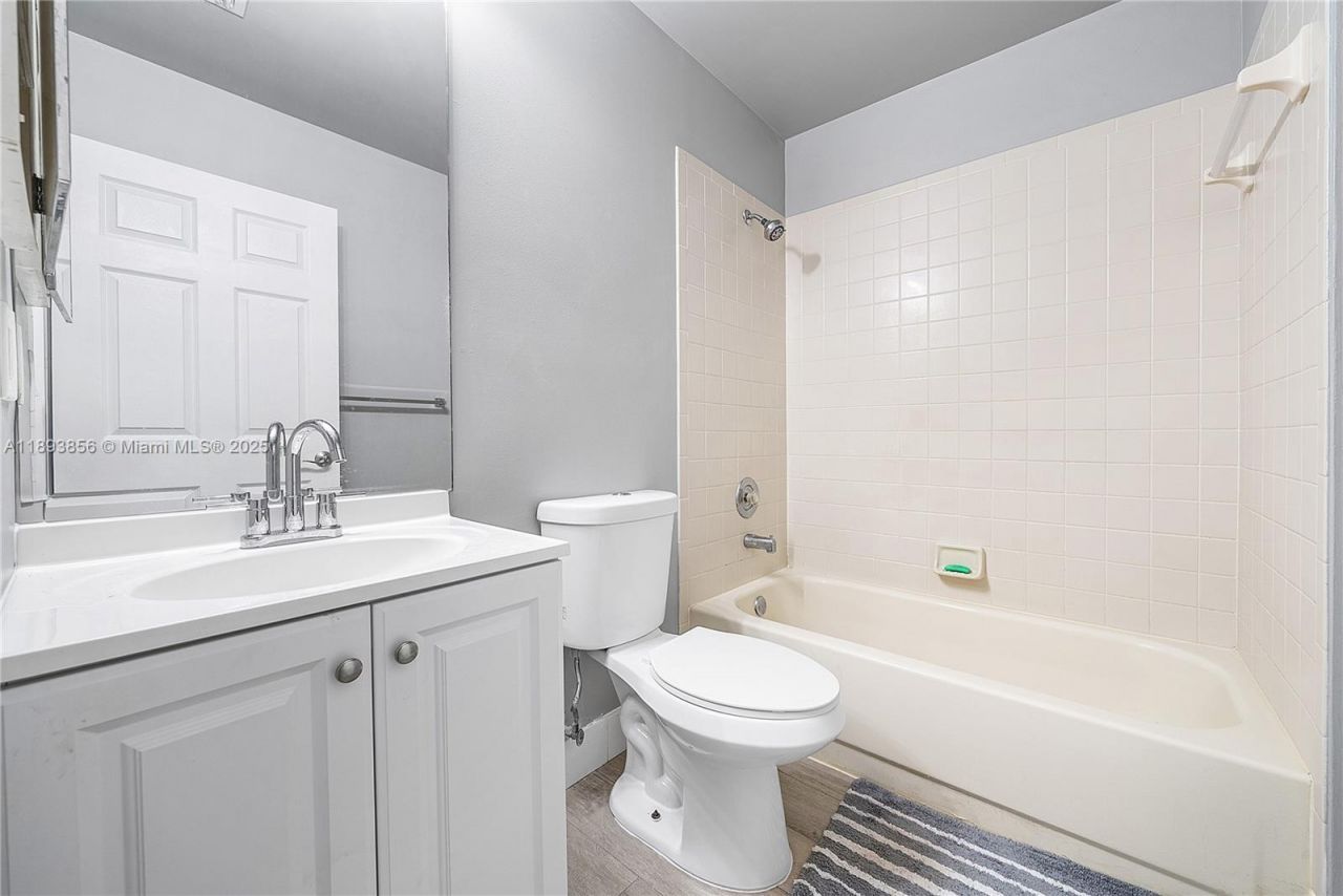3875 Island Club W, Lantana, FL 33462 Photo