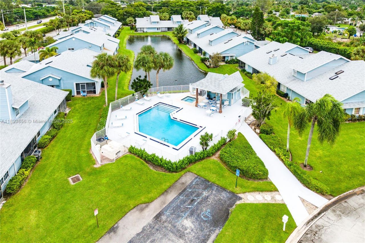 3875 Island Club W, Lantana, FL 33462 Photo