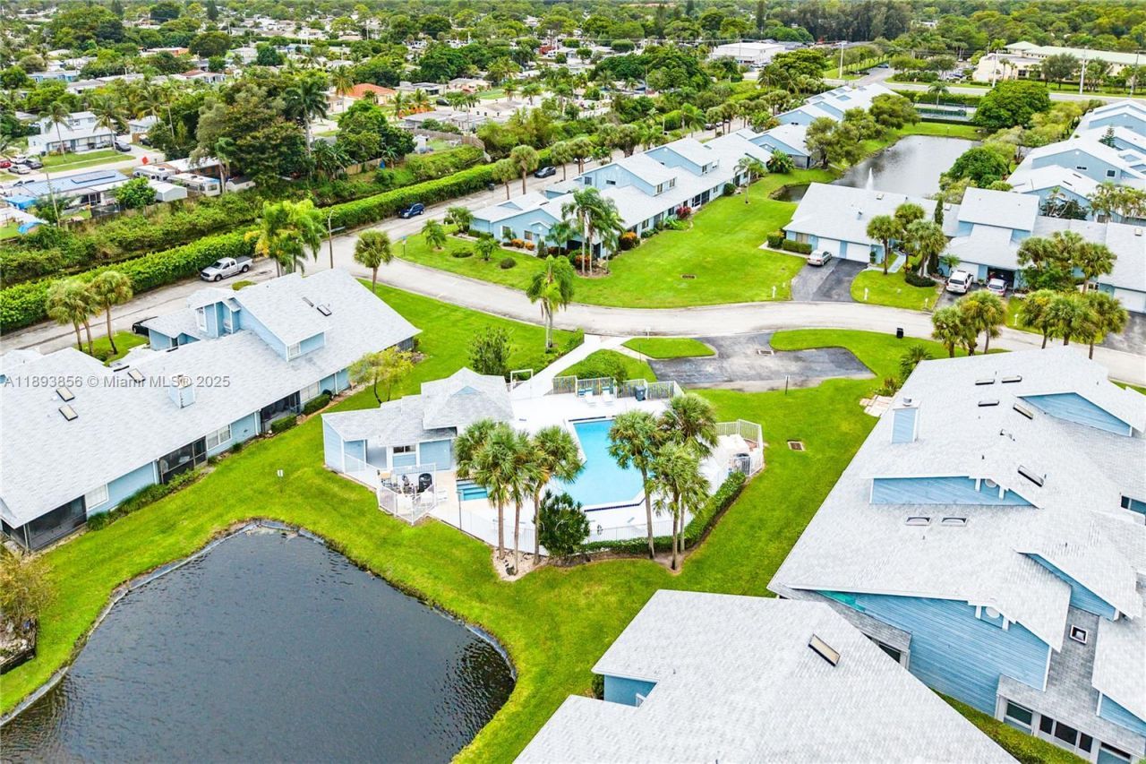 3875 Island Club W, Lantana, FL 33462 Photo