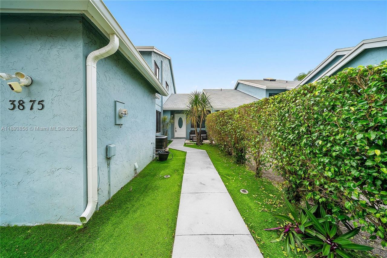 3875 Island Club W, Lantana, FL 33462 Photo