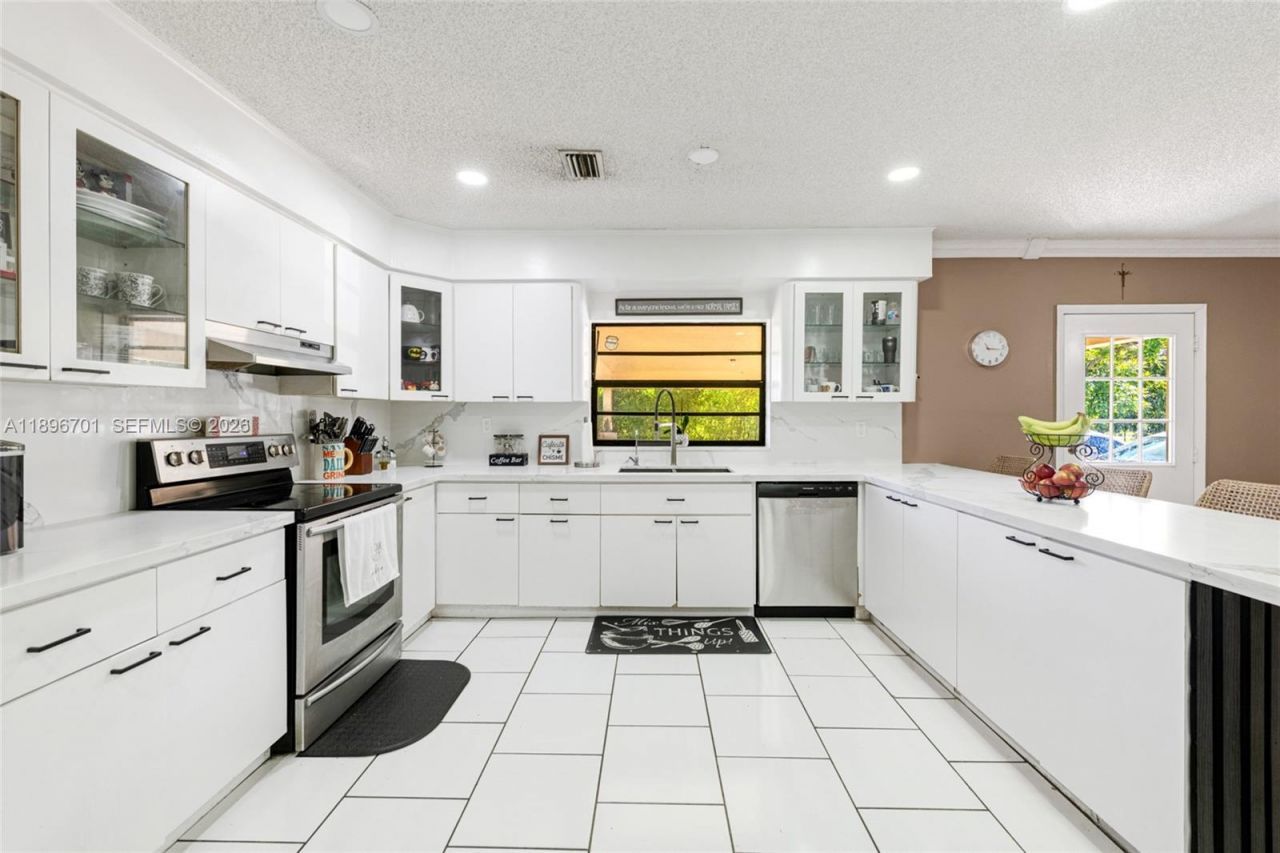 19491 SW 216th St, Miami, FL 33170 Photo