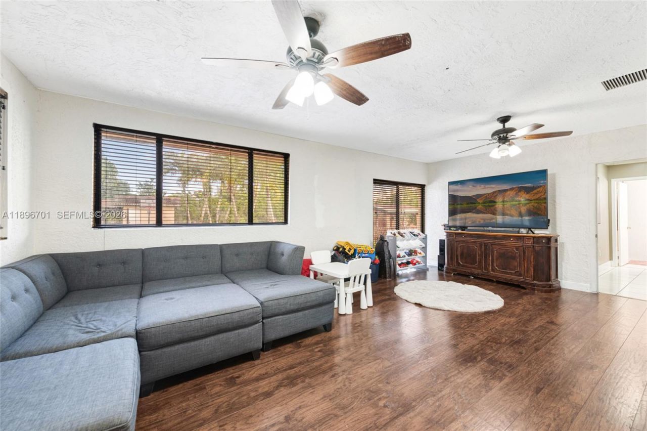 19491 SW 216th St, Miami, FL 33170 Photo