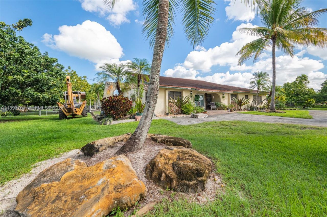 19491 SW 216th St, Miami, FL 33170 Photo