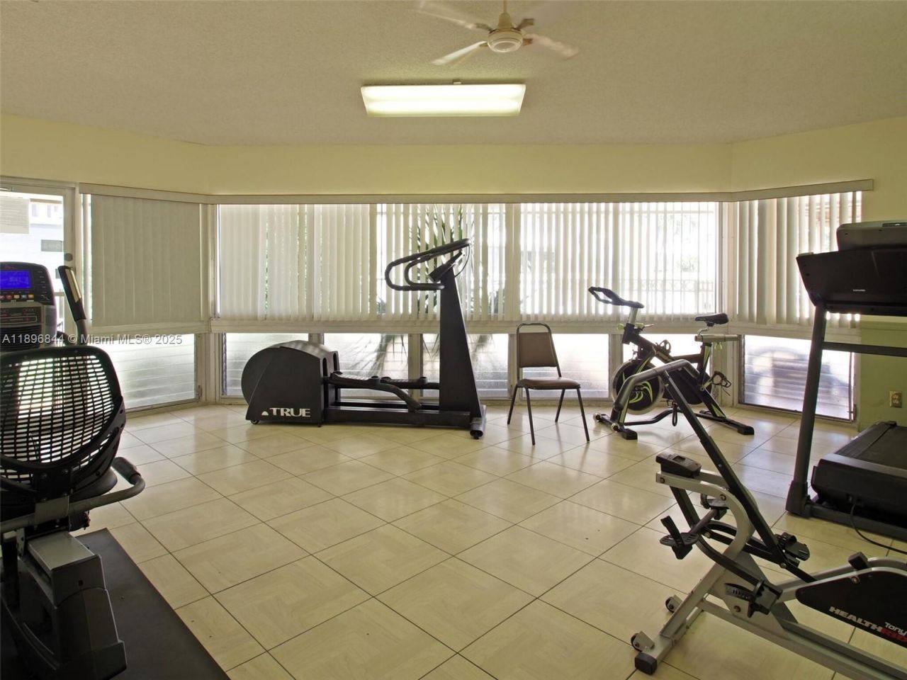 420 NE 12th Ave, Unit 401, Hallandale Beach, FL 33009 Photo