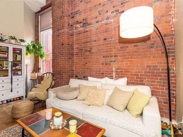 524 Yates St, Unit 212, Victoria, BC V8W 1K8