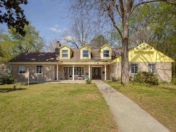 406 Commons St W, Tuscumbia, AL 35674