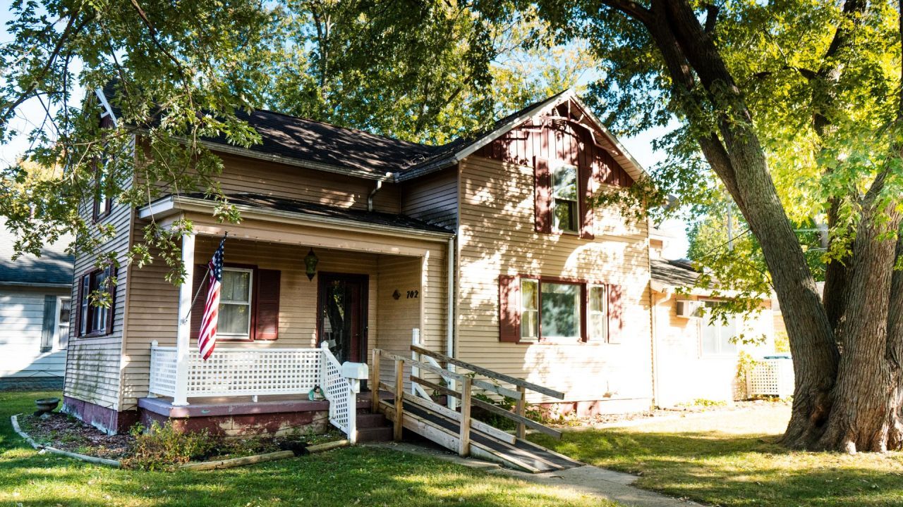 702 E Timber Street, Pontiac, IL 61764 Main Photo