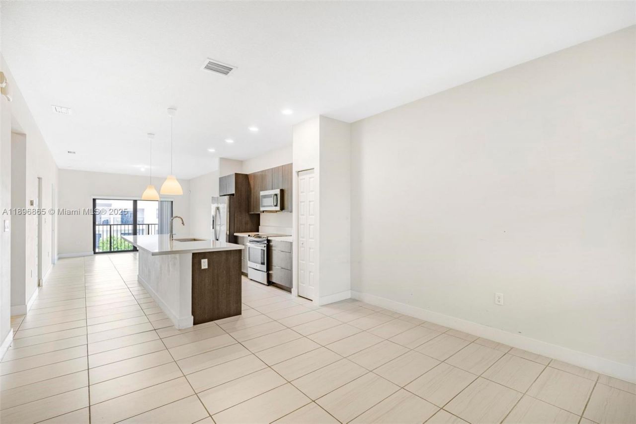 7865 NW 104th Ave, Unit 33, Doral, FL 33178 Photo