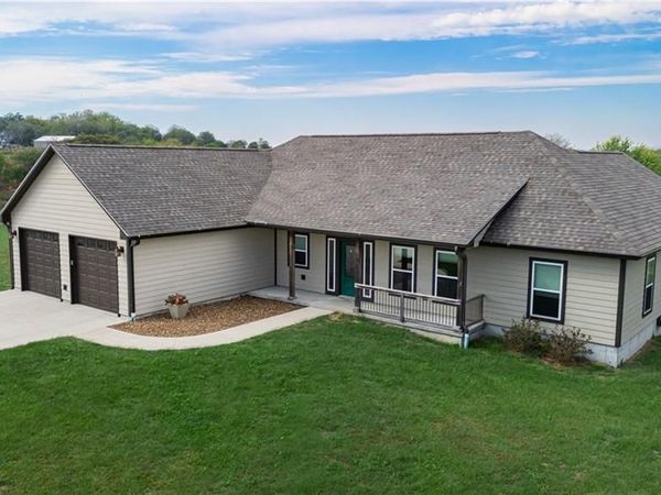 1074 NE 121st Road, Warrensburg, MO 64093