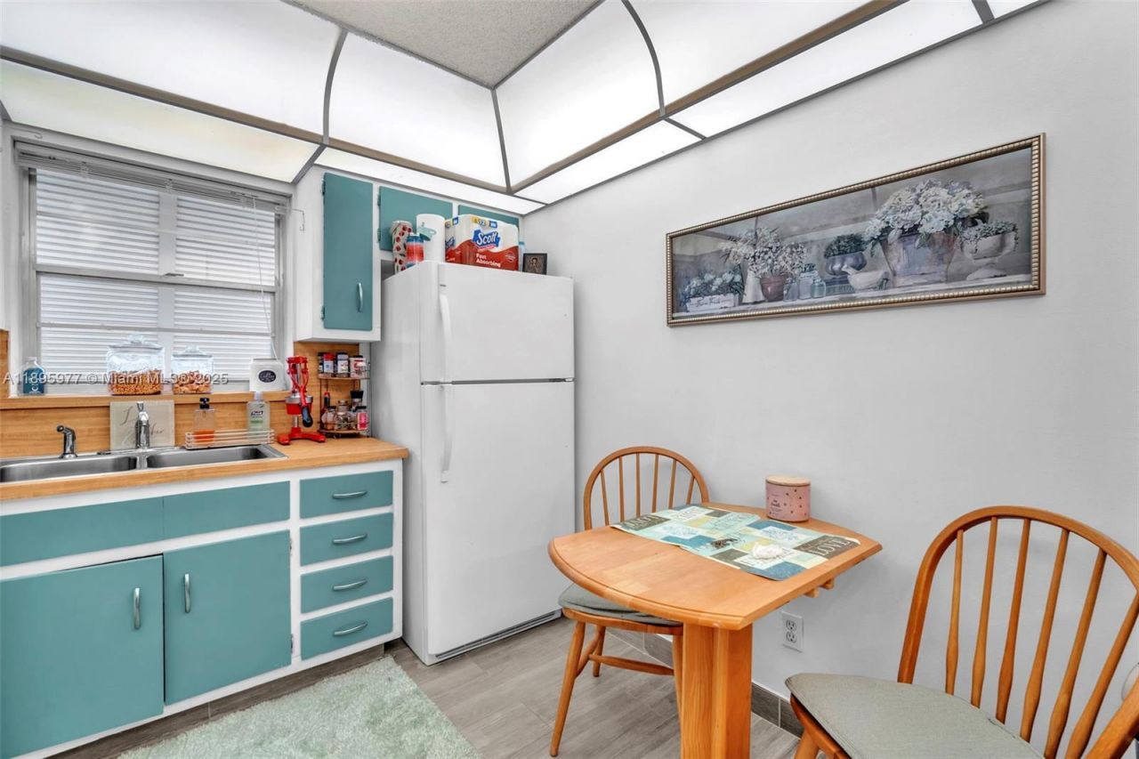 2324 Van Buren St, Unit 204, Hollywood, FL 33020 Photo