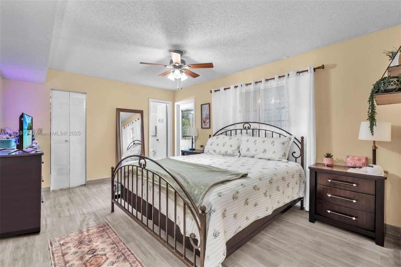 2324 Van Buren St, Unit 204, Hollywood, FL 33020 Photo