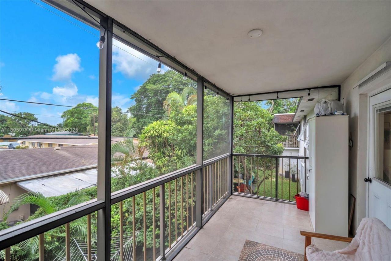 2324 Van Buren St, Unit 204, Hollywood, FL 33020 Photo