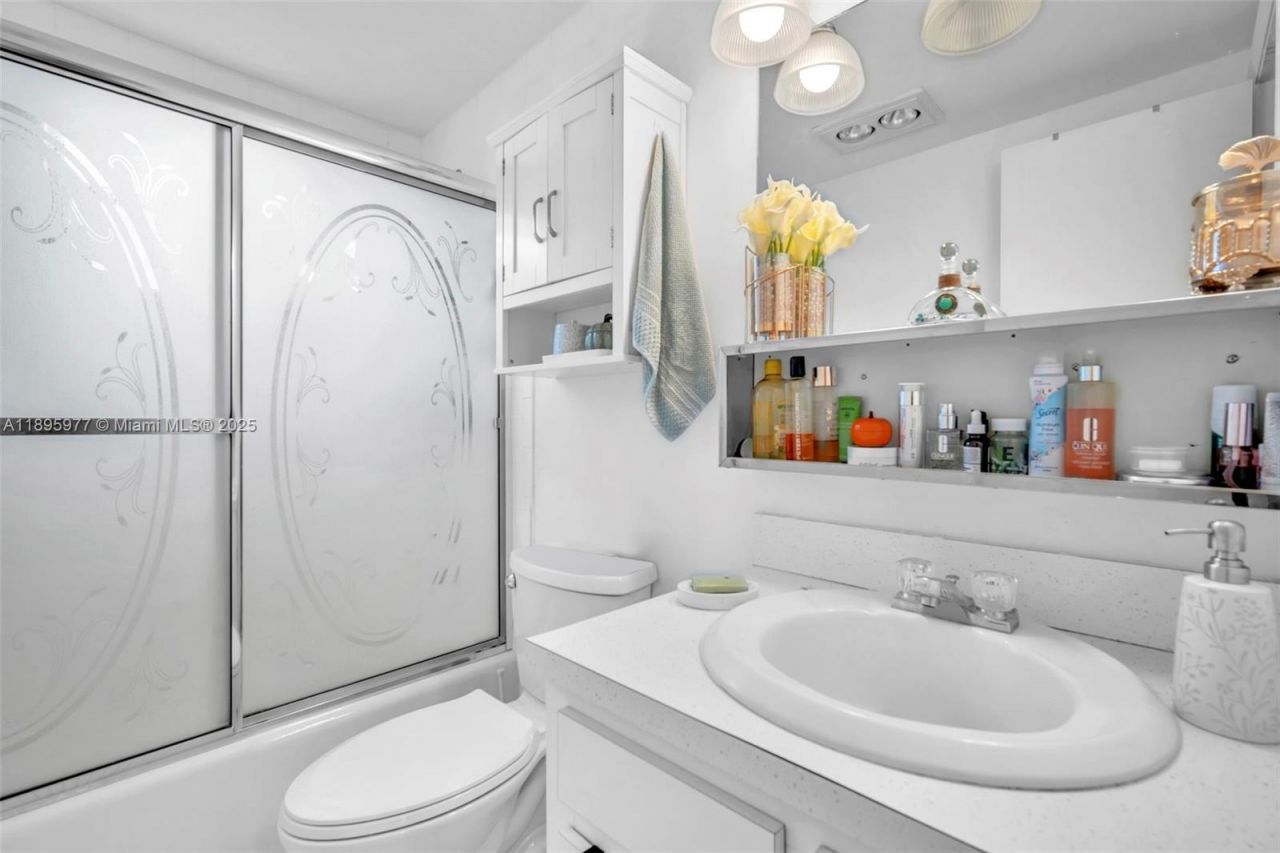 2324 Van Buren St, Unit 204, Hollywood, FL 33020 Photo