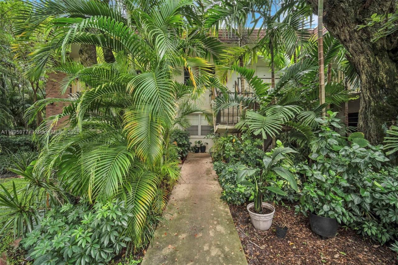 2324 Van Buren St, Unit 204, Hollywood, FL 33020 Photo