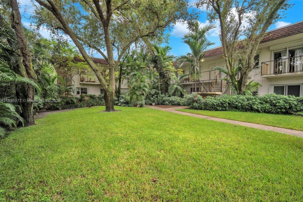 2324 Van Buren St, Unit 204, Hollywood, FL 33020 Photo