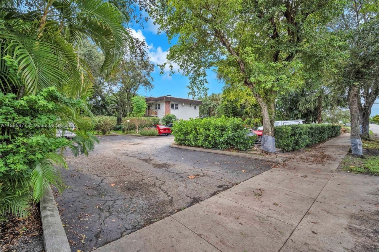 2324 Van Buren St, Unit 204, Hollywood, FL 33020 Photo