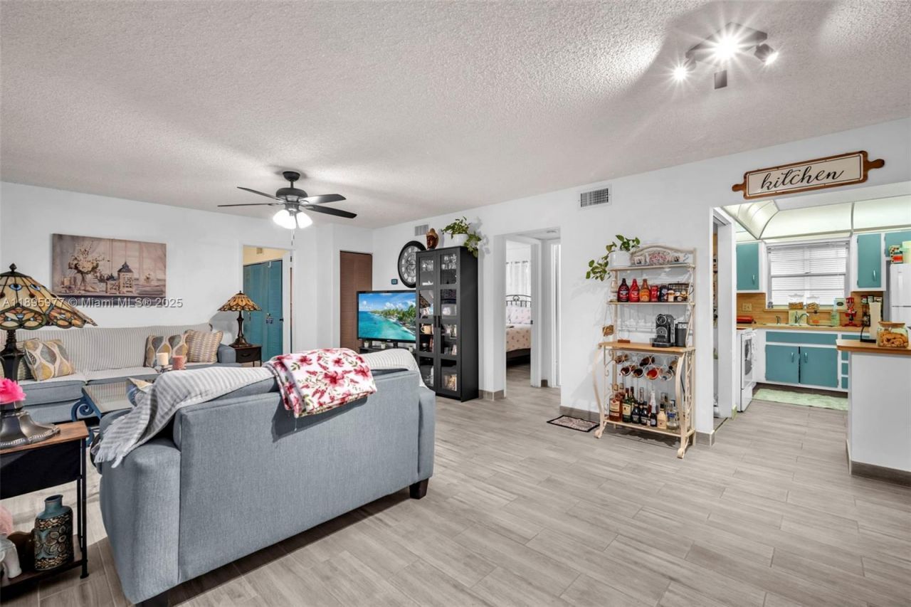 2324 Van Buren St, Unit 204, Hollywood, FL 33020 Photo