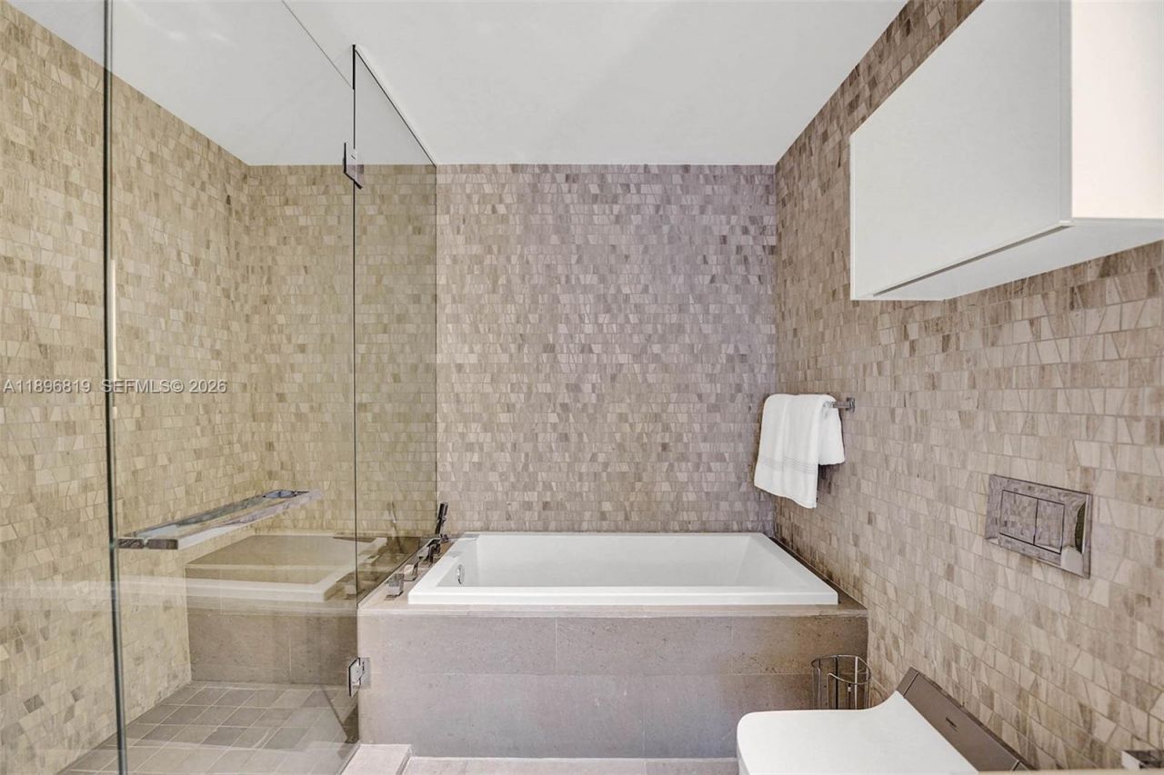 88 SW 7th St, Unit 1408, Miami, FL 33130 Photo