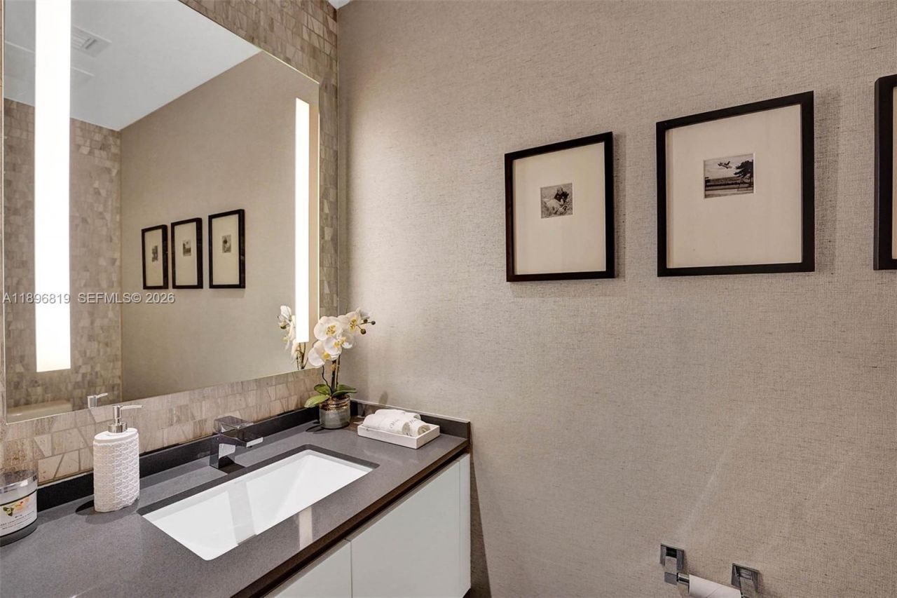 88 SW 7th St, Unit 1408, Miami, FL 33130 Photo