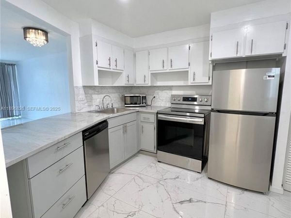 1710 NE 191st St, Unit 307-3, Miami, FL 33179