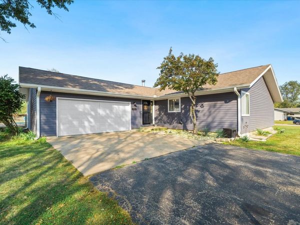 750 Forest Park Drive, Dixon, IL 61021