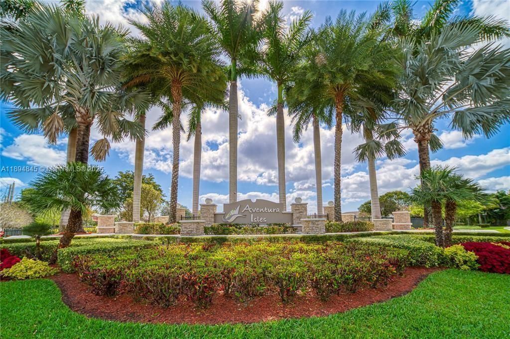 404 NE 194th Ter, Miami, FL 33179 Photo