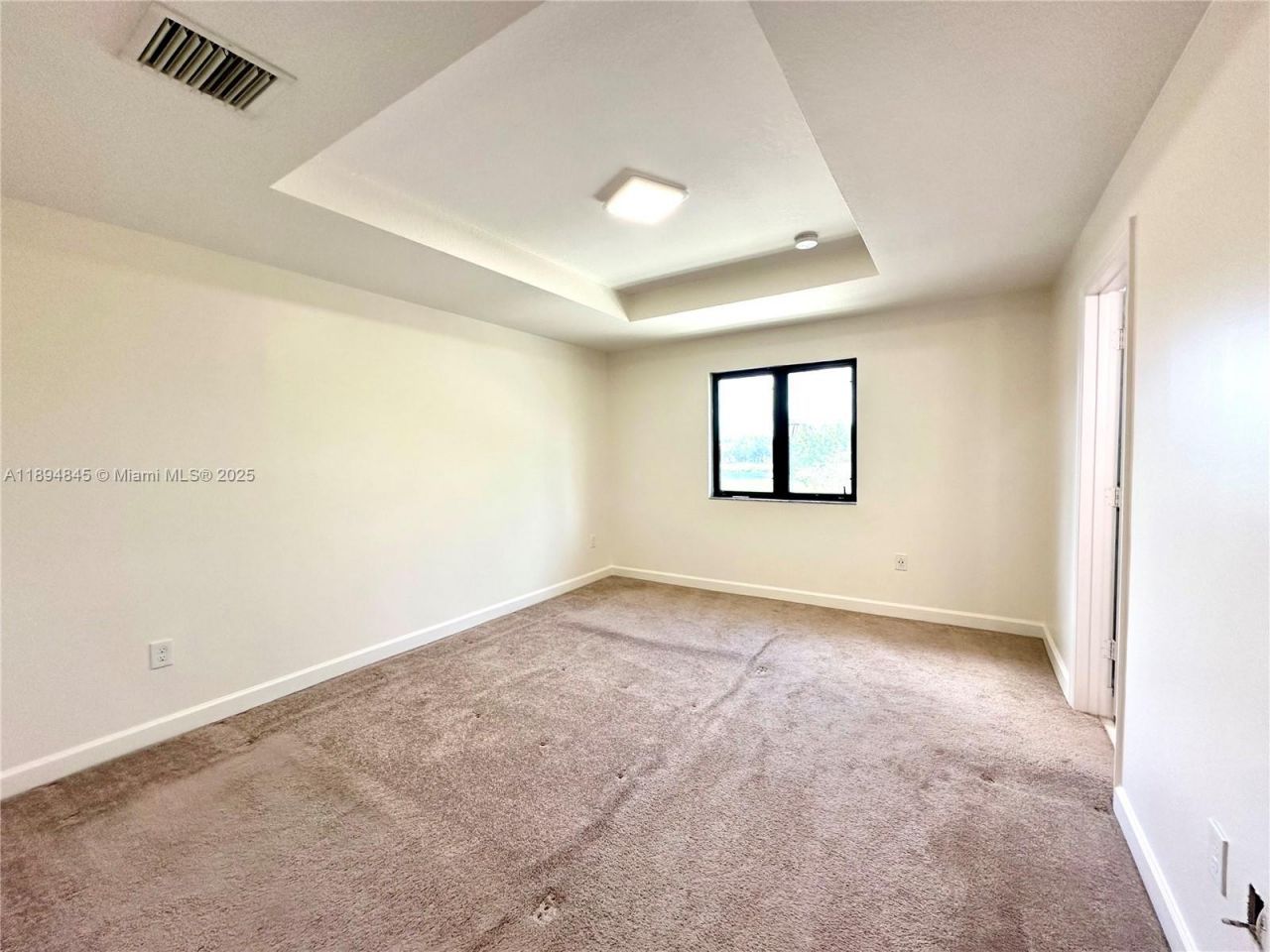 404 NE 194th Ter, Miami, FL 33179 Photo