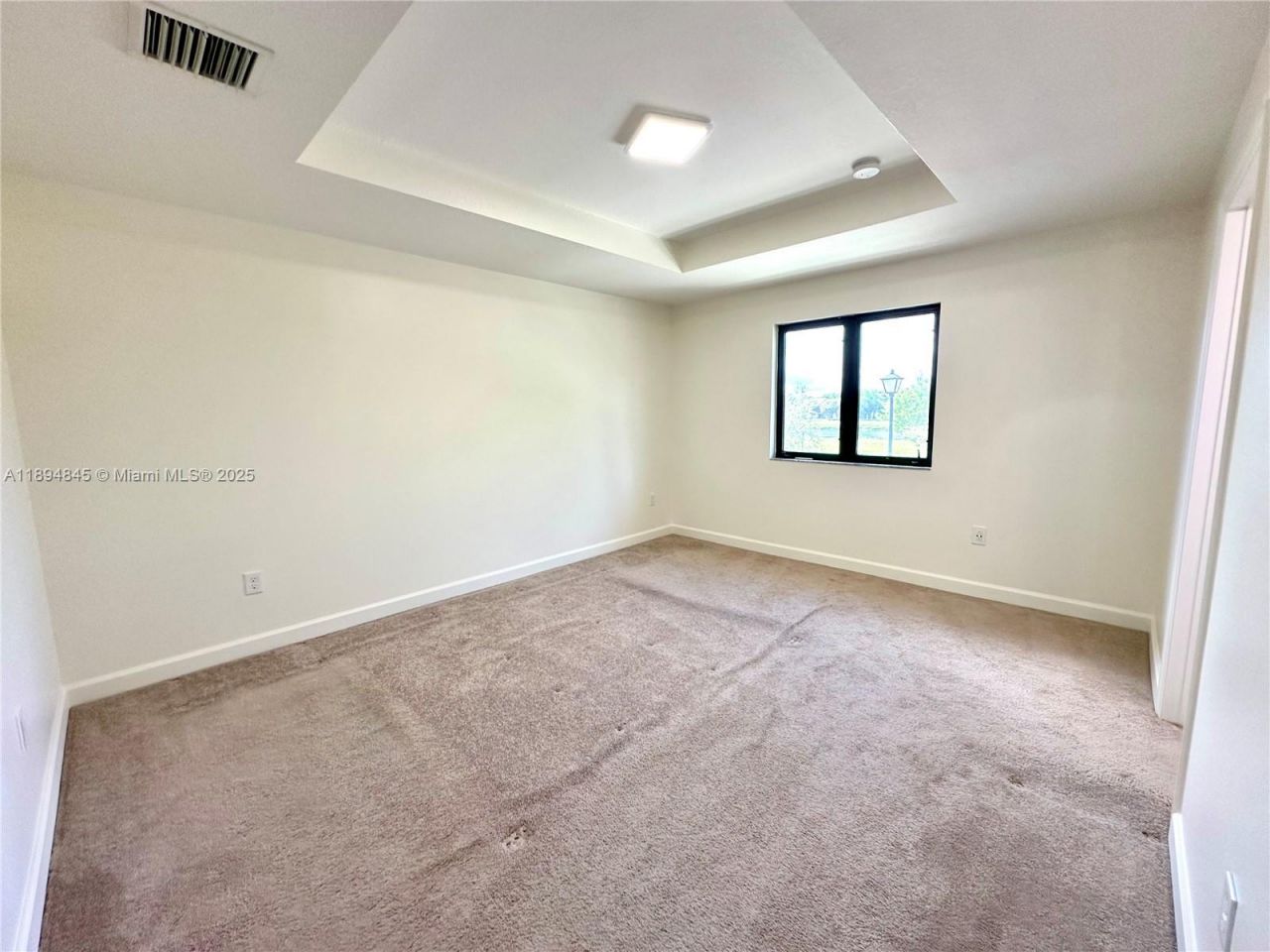 404 NE 194th Ter, Miami, FL 33179 Photo