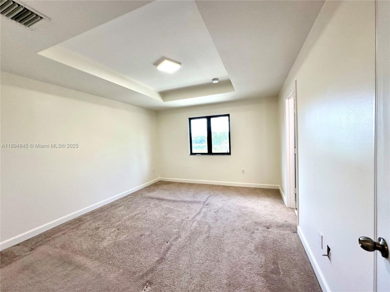 404 NE 194th Ter, Miami, FL 33179 Photo