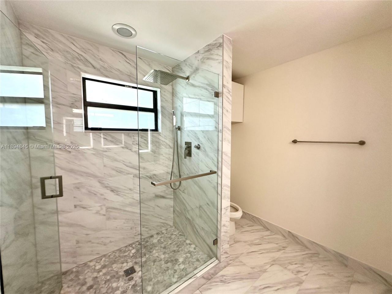 404 NE 194th Ter, Miami, FL 33179 Photo