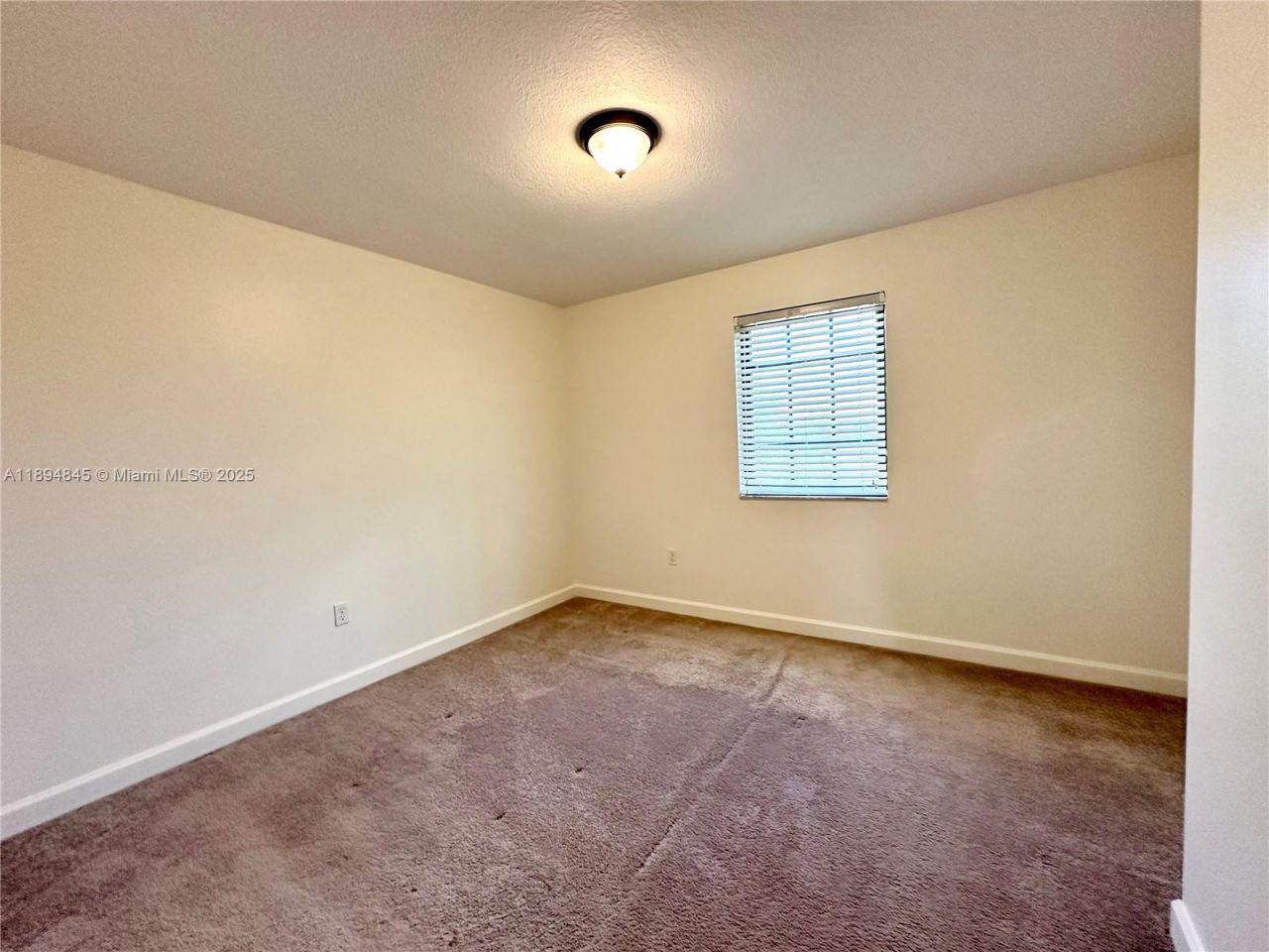 404 NE 194th Ter, Miami, FL 33179 Photo