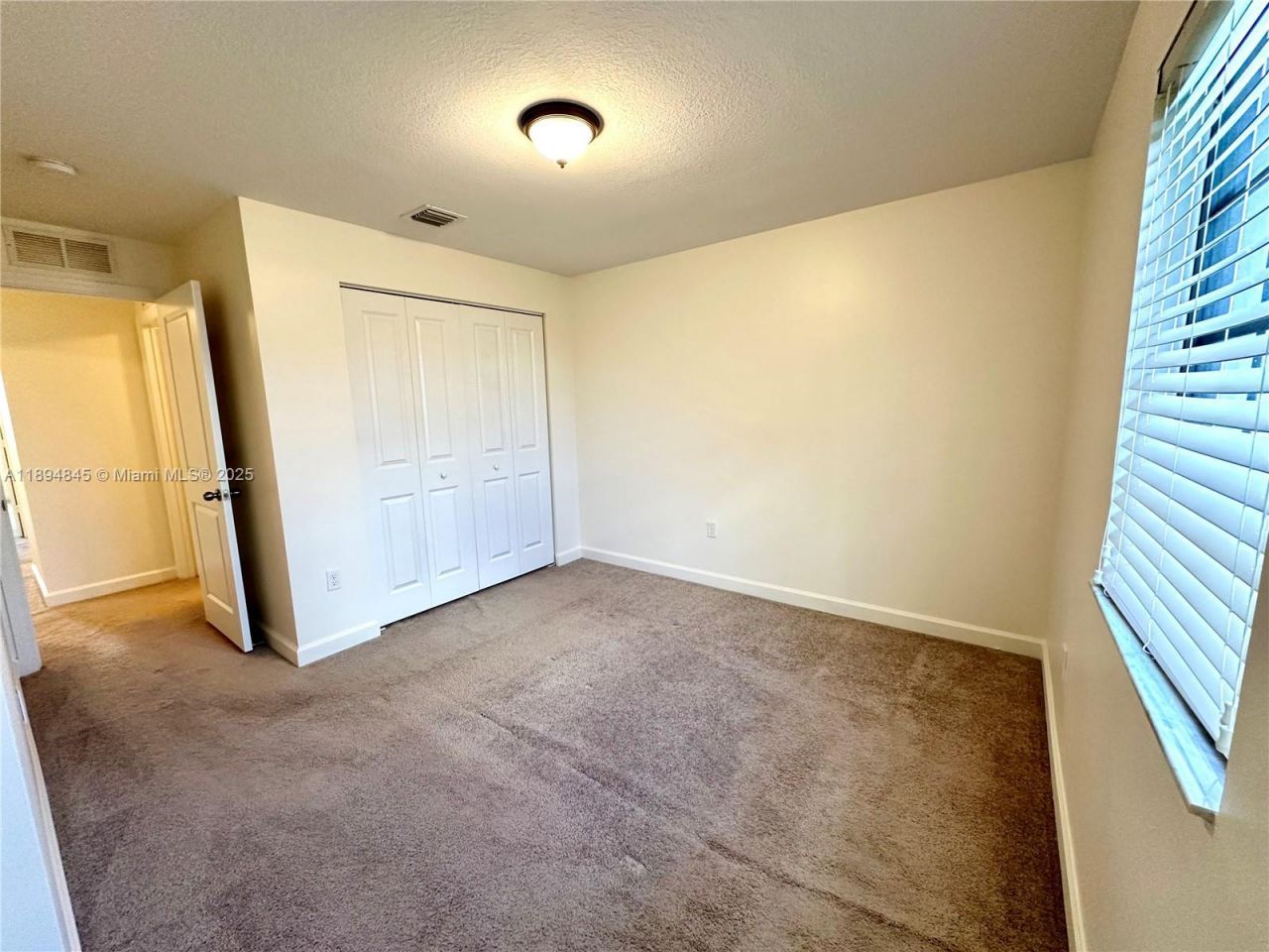 404 NE 194th Ter, Miami, FL 33179 Photo