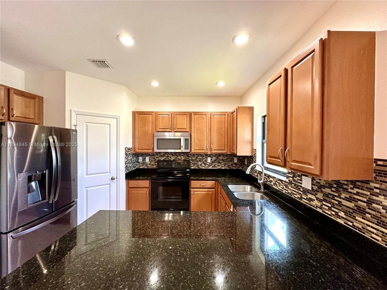 404 NE 194th Ter, Miami, FL 33179 Photo