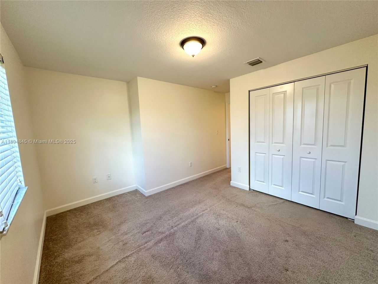 404 NE 194th Ter, Miami, FL 33179 Photo