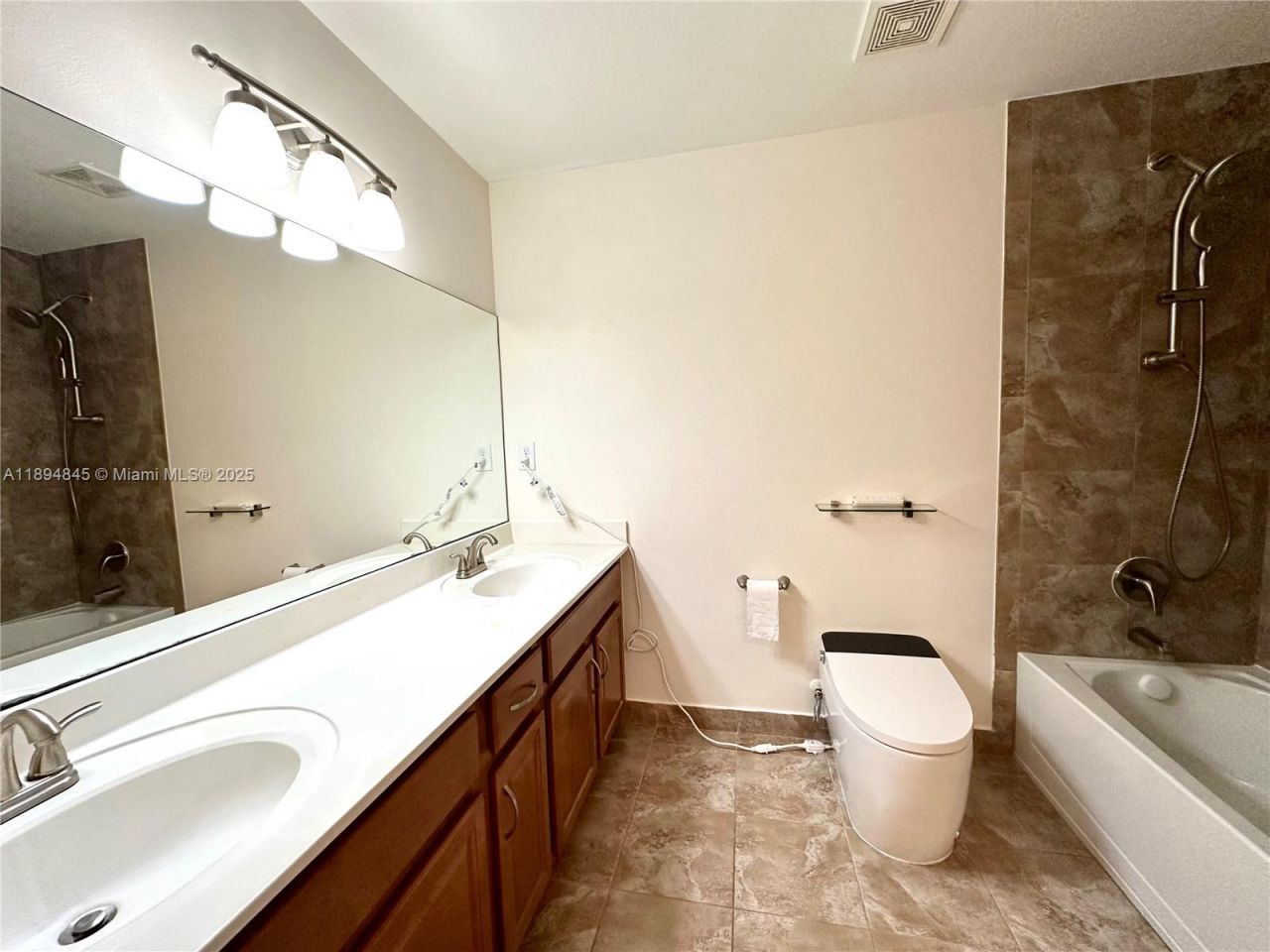 404 NE 194th Ter, Miami, FL 33179 Photo