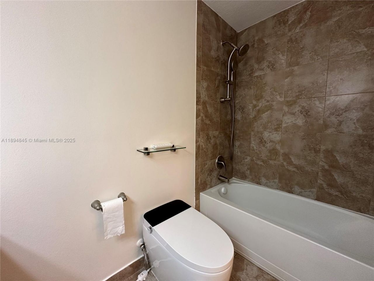 404 NE 194th Ter, Miami, FL 33179 Photo