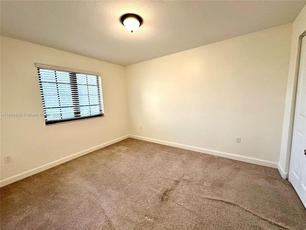 404 NE 194th Ter, Miami, FL 33179 Photo