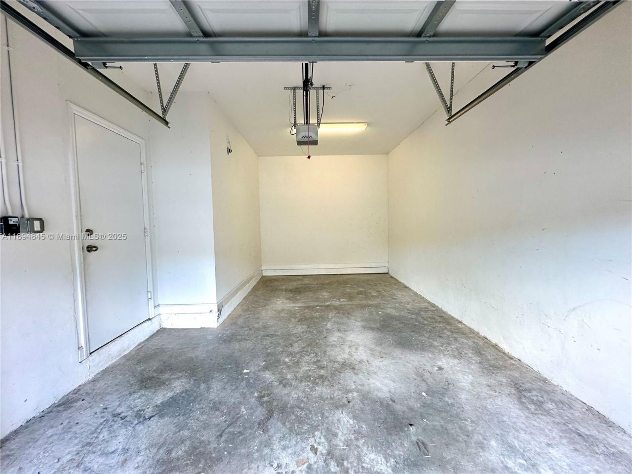 404 NE 194th Ter, Miami, FL 33179 Photo