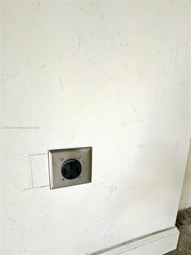 404 NE 194th Ter, Miami, FL 33179 Photo