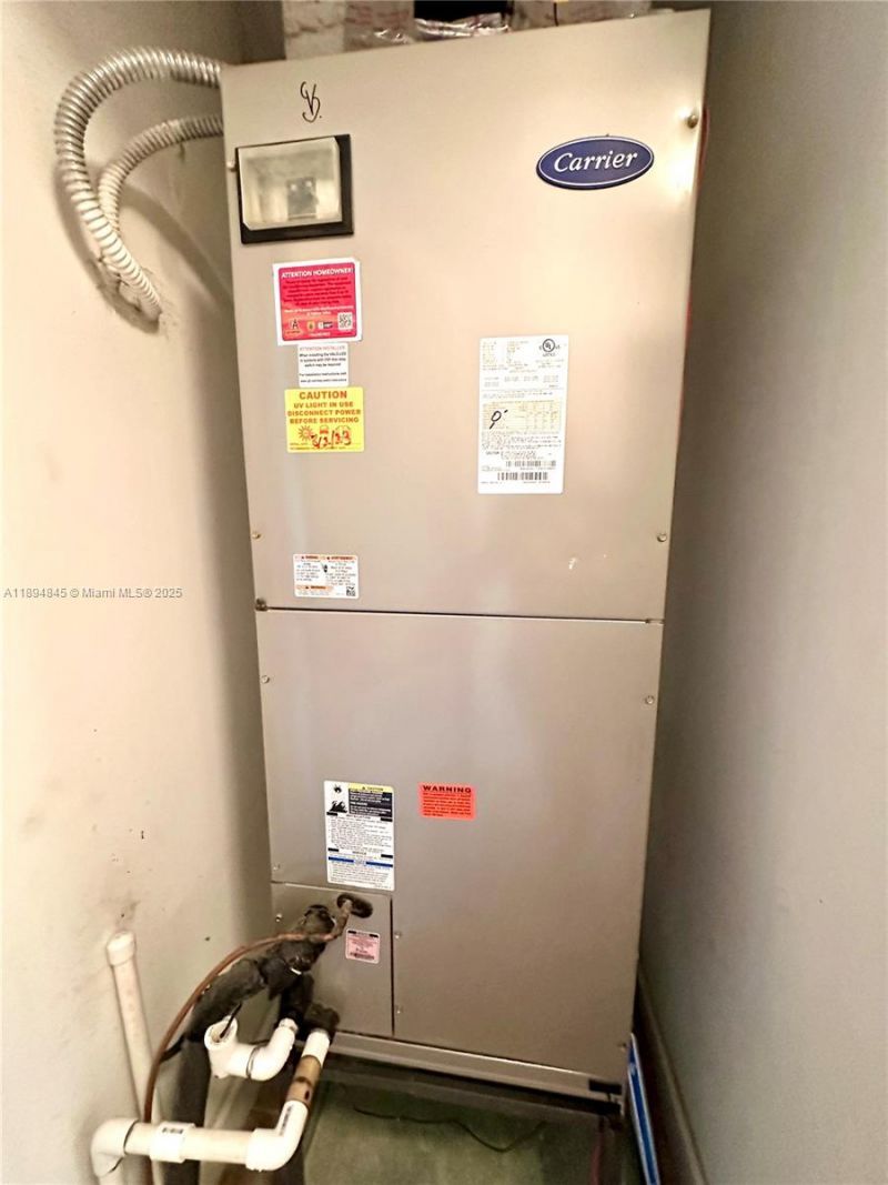 404 NE 194th Ter, Miami, FL 33179 Photo