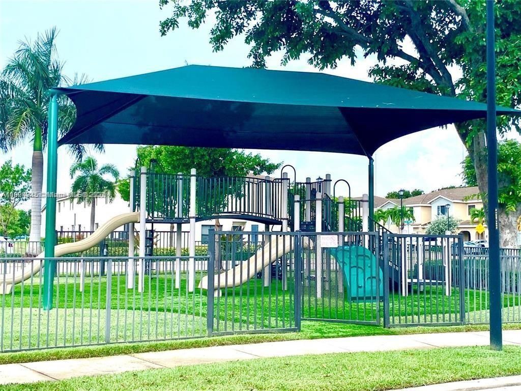 404 NE 194th Ter, Miami, FL 33179 Photo