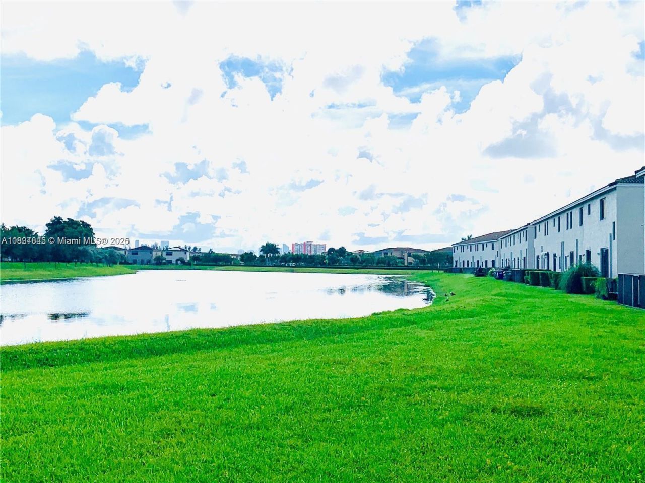 404 NE 194th Ter, Miami, FL 33179 Photo