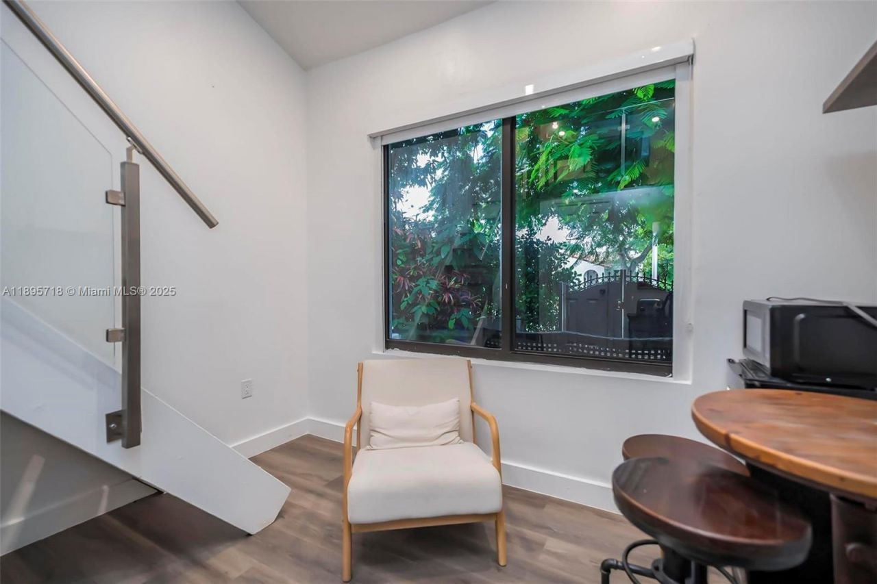 870 NE 82nd St, Unit 2, Miami, FL 33138 Photo