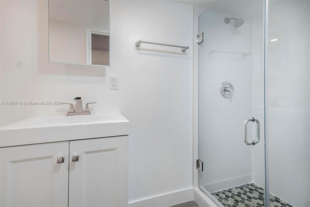 870 NE 82nd St, Unit 2, Miami, FL 33138 Photo