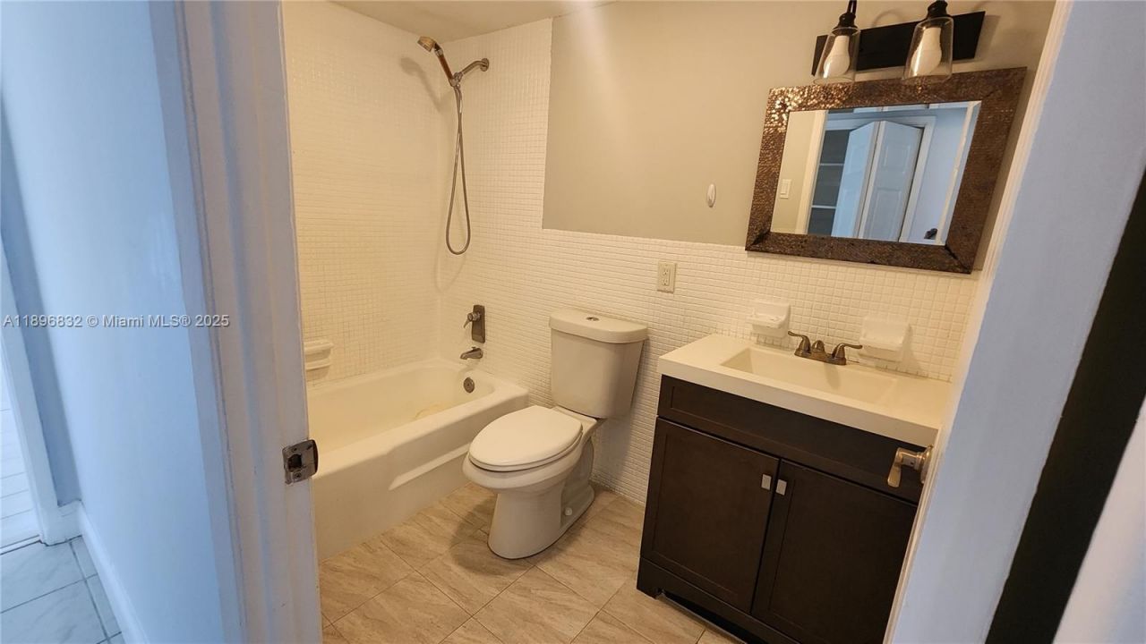 981 Hillcrest Ct, Unit 114, Hollywood, FL 33021 Photo