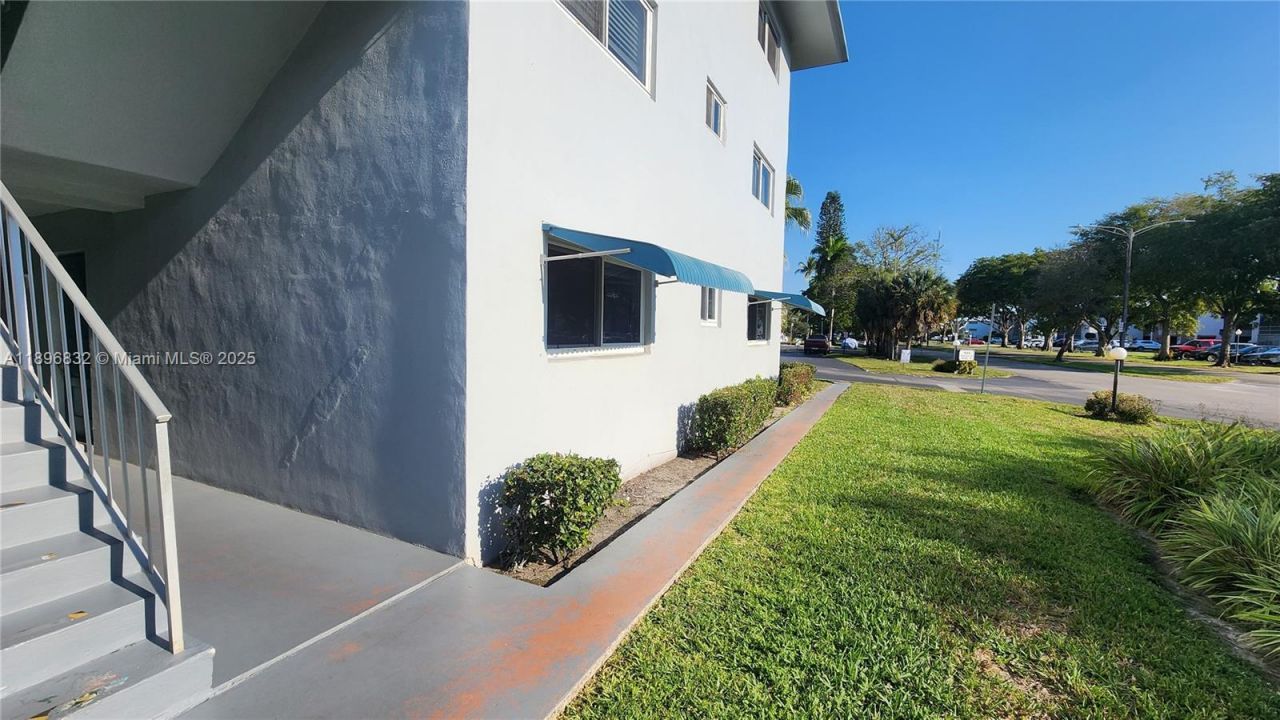 981 Hillcrest Ct, Unit 114, Hollywood, FL 33021 Photo