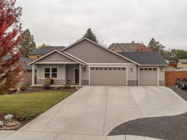 2745 SW 32nd Street, Redmond, OR 97756
