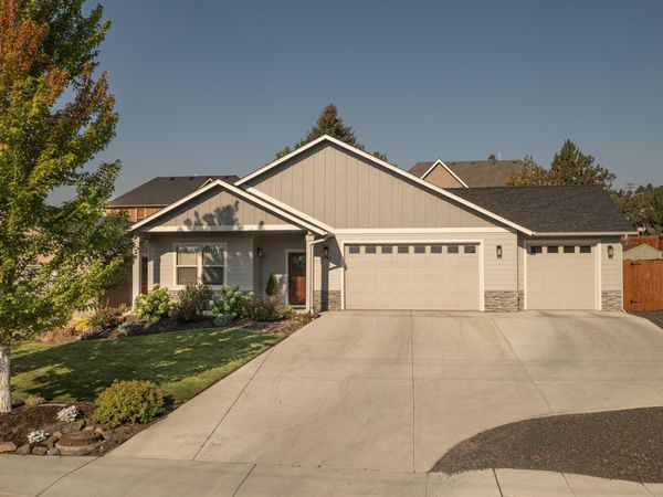 2745 SW 32nd Street, Redmond, OR 97756